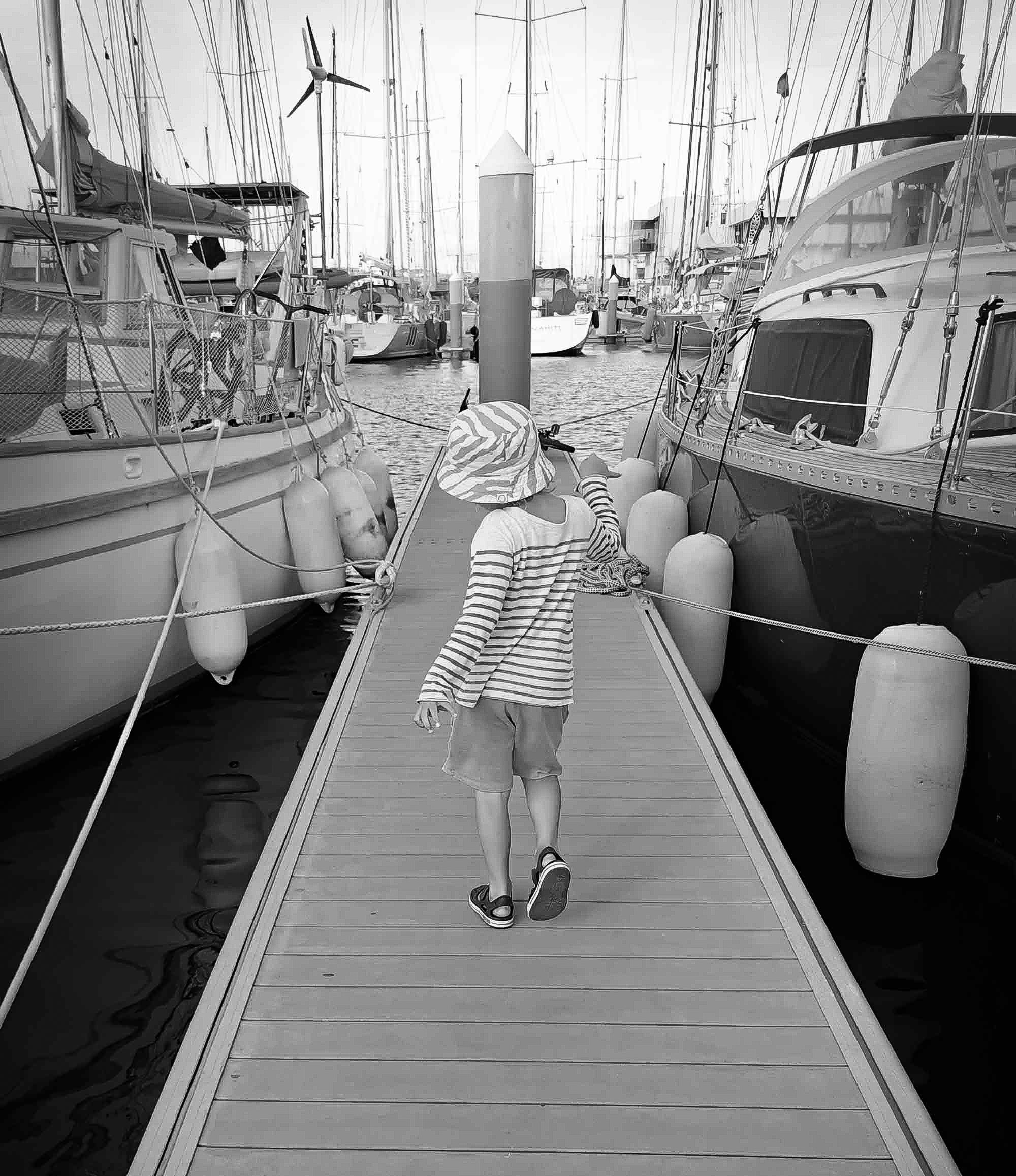 figlio_sul_molo-piccola